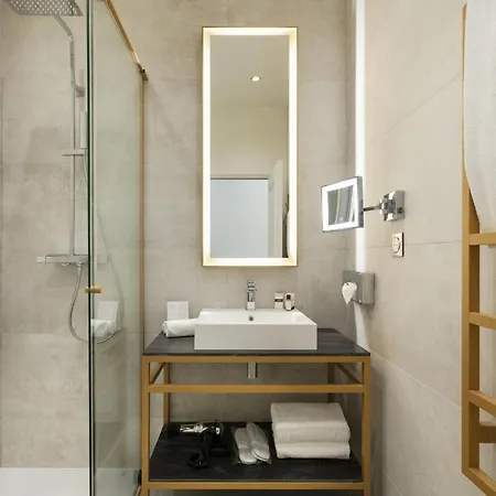 Vestay Montaigne Paris Room photo